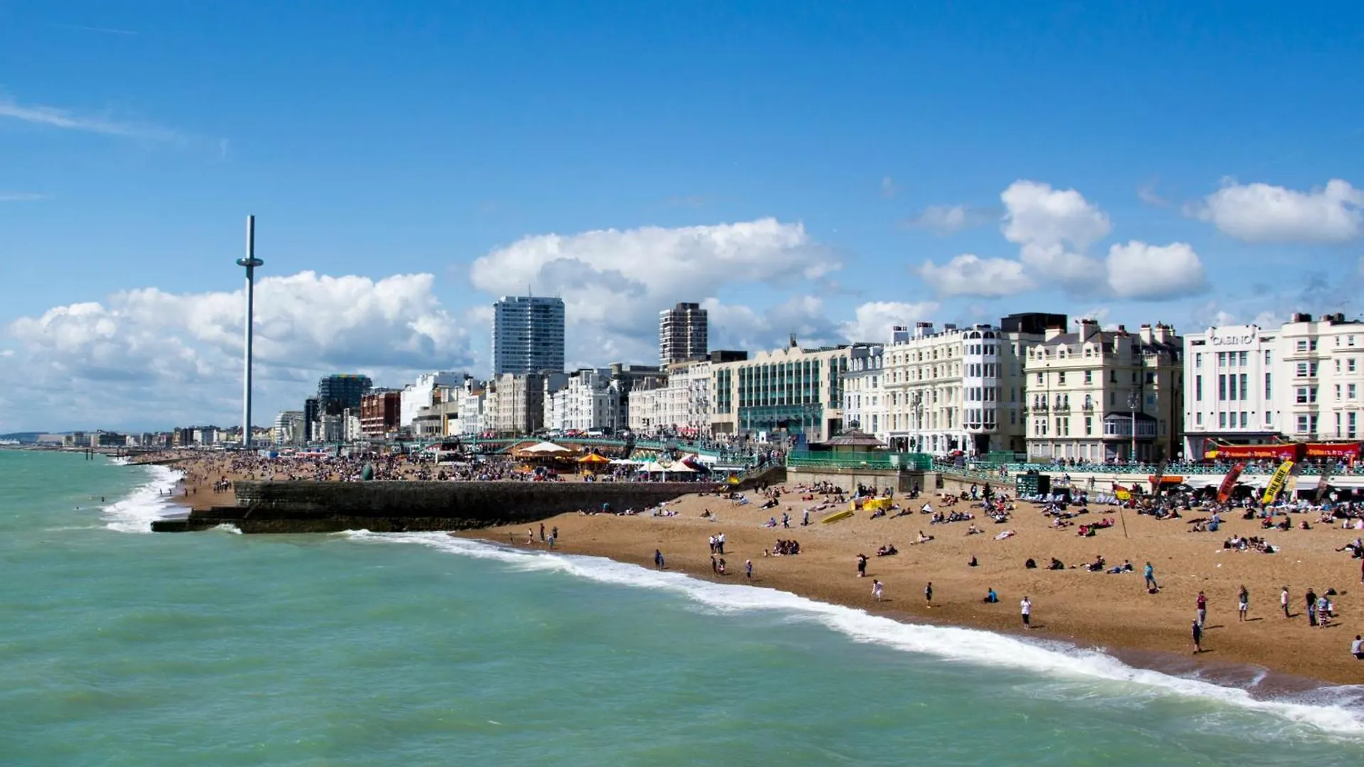 Central Brighton Apartment - 5 Min Walk From Beach And Pier And Within Walking Distance Of The Train Station - Sleeps Up To 6 Guests!