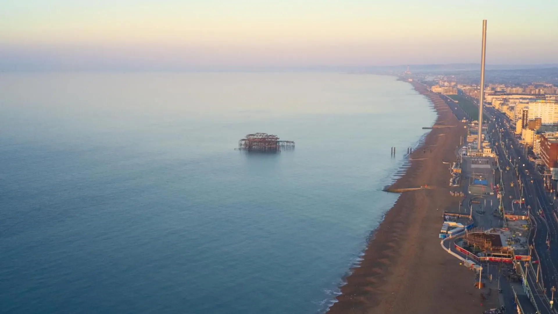 Central Brighton Apartment - 5 Min Walk From Beach And Pier And Within Walking Distance Of The Train Station - Sleeps Up To 6 Guests!