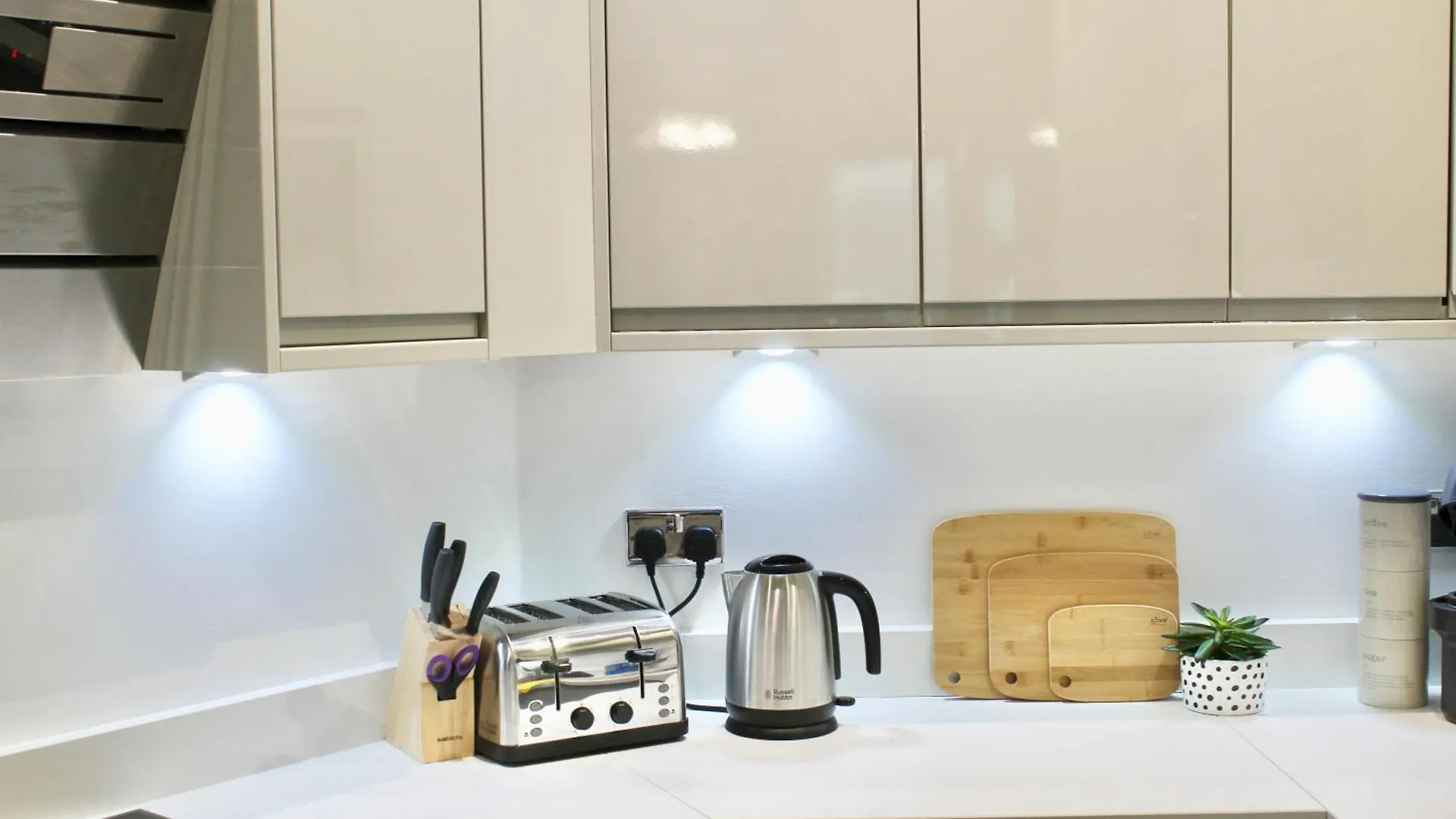 Central Brighton Apartment - 5 Min Walk From Beach And Pier And Within Walking Distance Of The Train Station - Sleeps Up To 6 Guests! United Kingdom