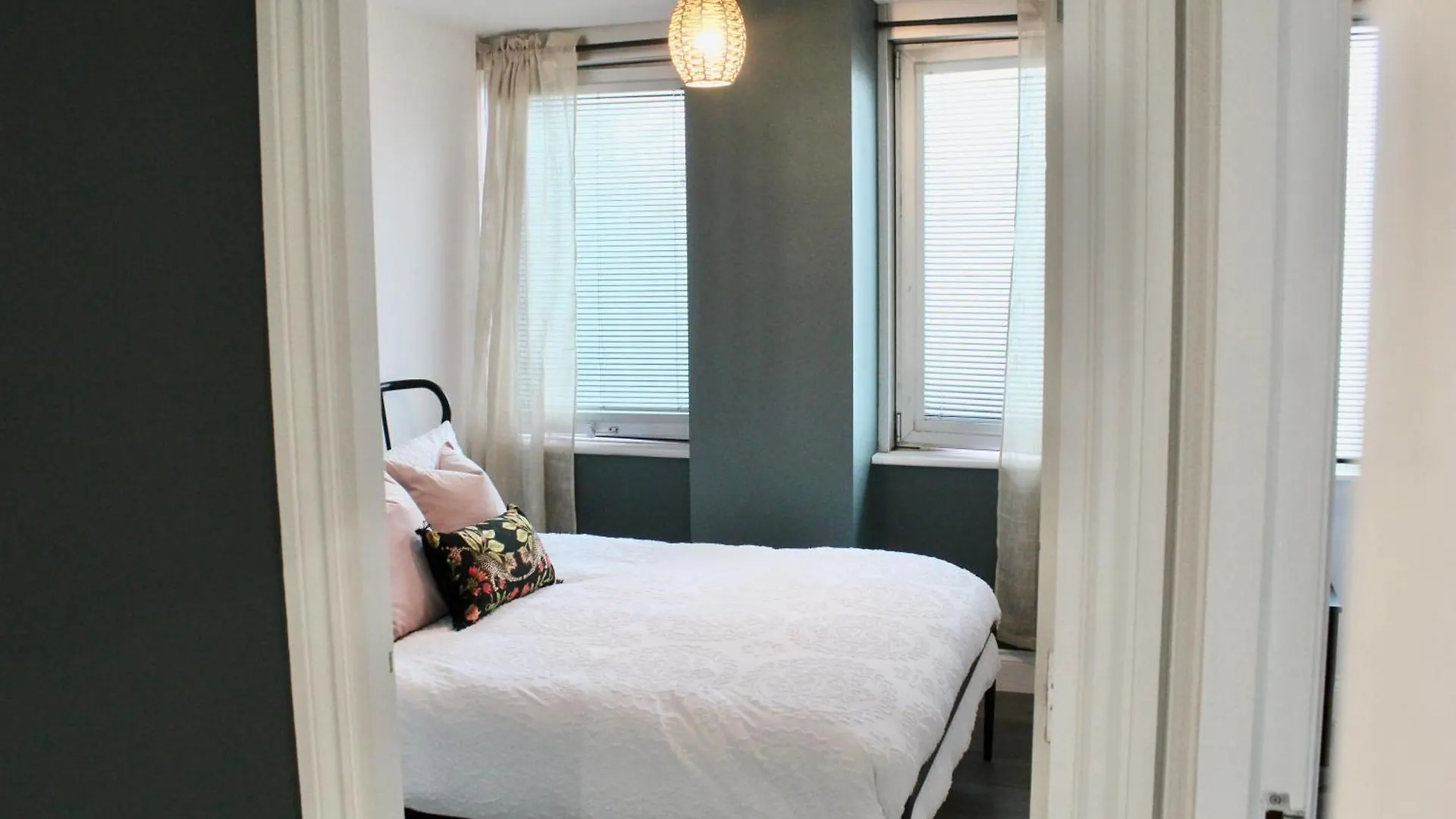 Central Brighton Apartment - 5 Min Walk From Beach And Pier And Within Walking Distance Of The Train Station - Sleeps Up To 6 Guests! 0*,  United Kingdom