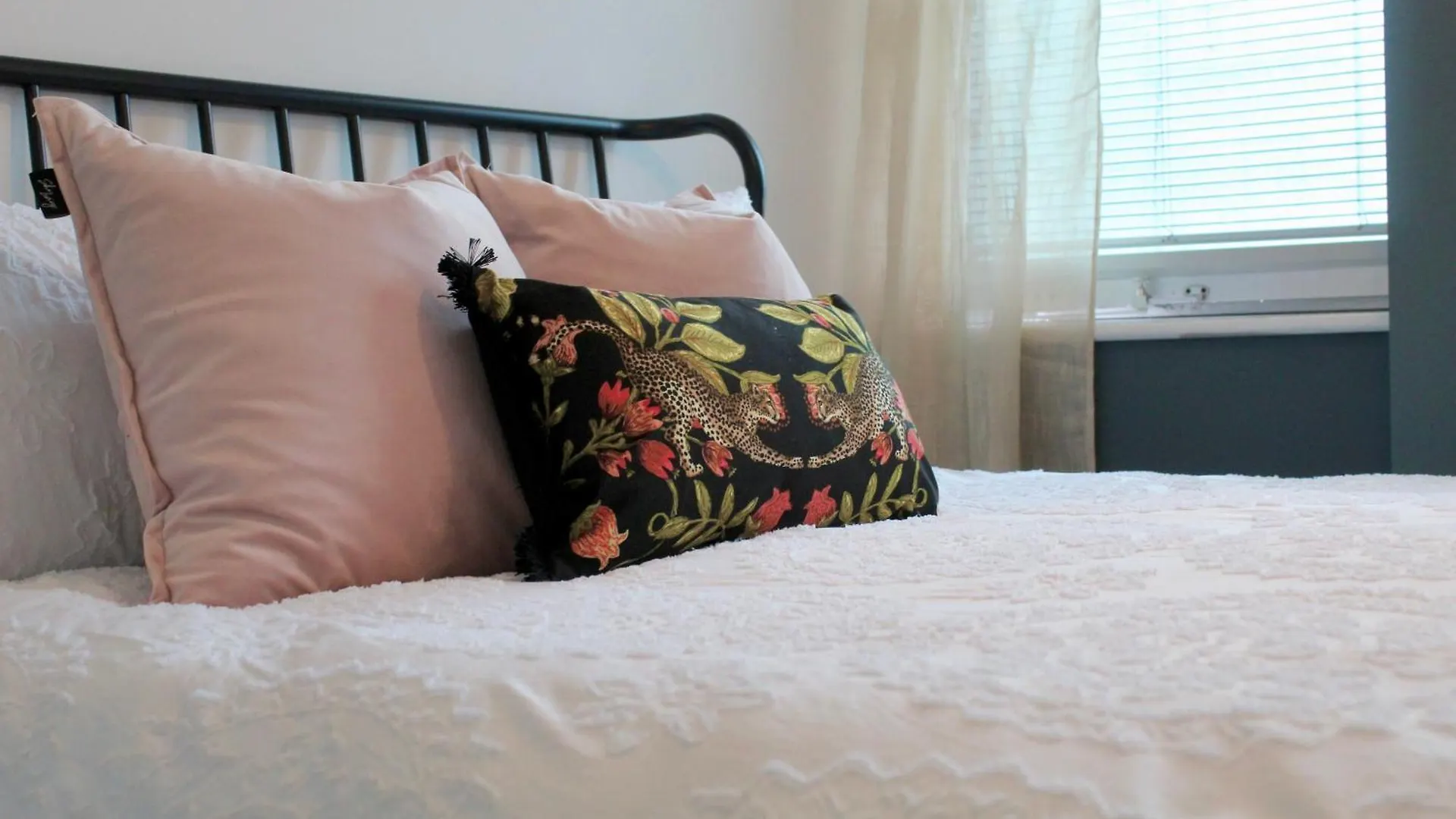 Central Brighton Apartment - 5 Min Walk From Beach And Pier And Within Walking Distance Of The Train Station - Sleeps Up To 6 Guests! United Kingdom