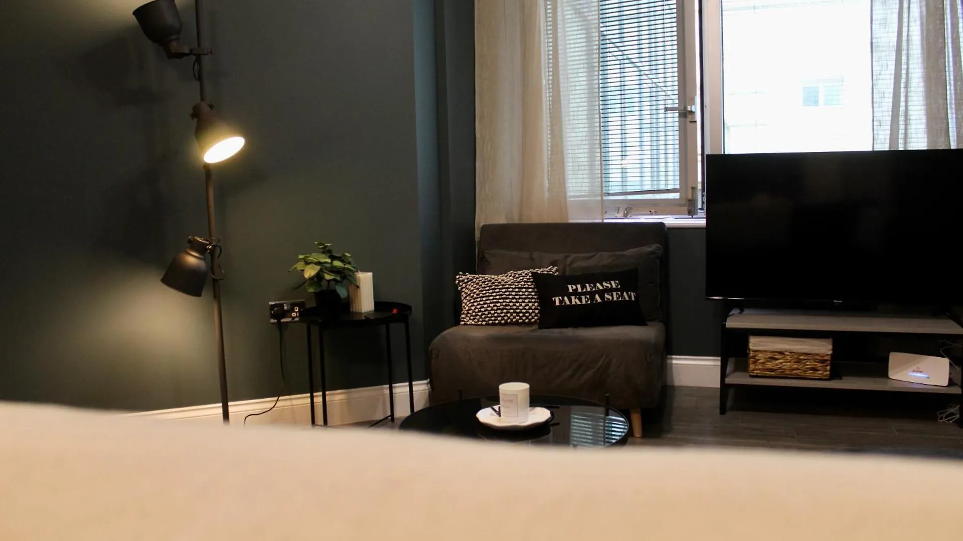 Central Brighton Apartment - 5 Min Walk From Beach And Pier And Within Walking Distance Of The Train Station - Sleeps Up To 6 Guests!