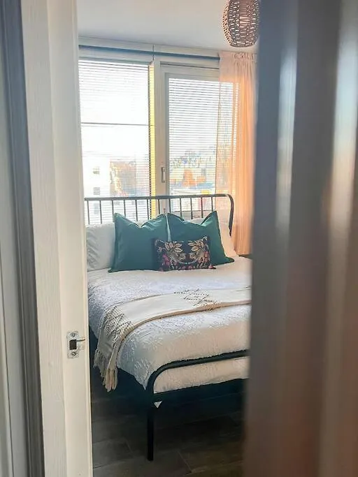 Central Brighton Apartment - 5 Min Walk From Beach And Pier And Within Walking Distance Of The Train Station - Sleeps Up To 6 Guests! 0*,  United Kingdom
