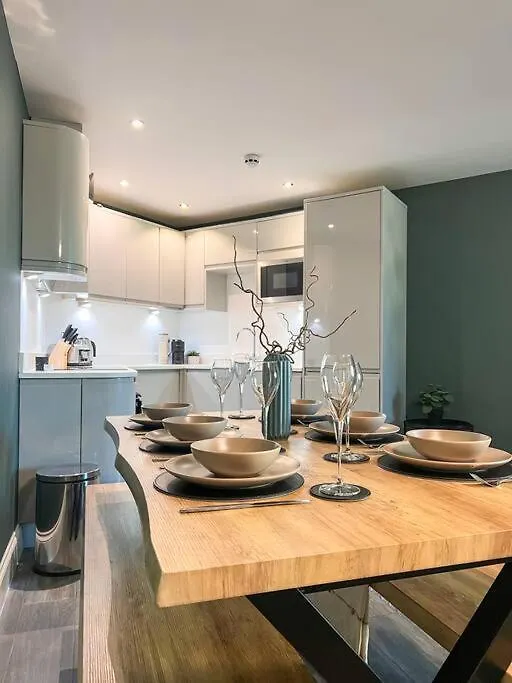 Central Brighton Apartment - 5 Min Walk From Beach And Pier And Within Walking Distance Of The Train Station - Sleeps Up To 6 Guests!