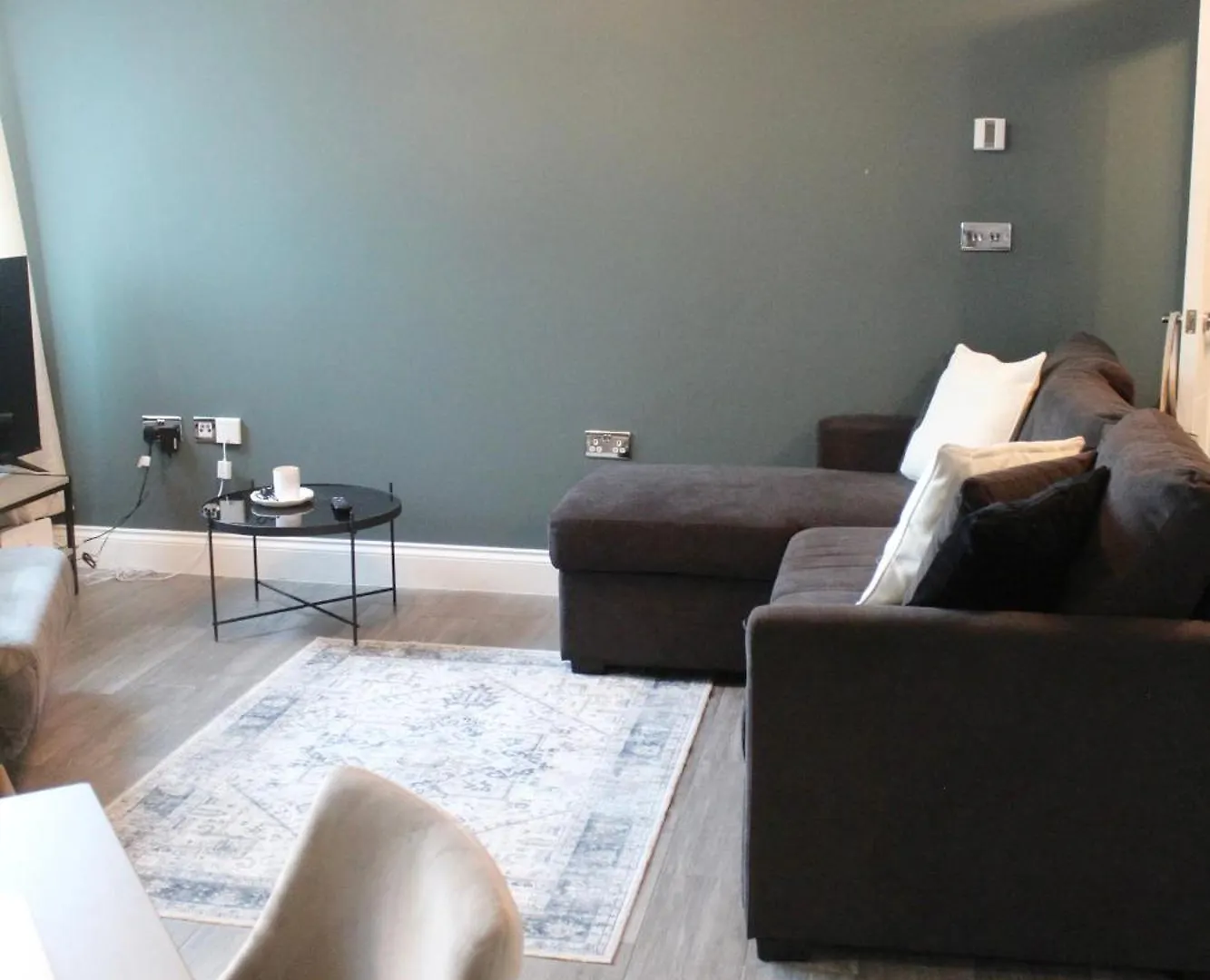 Central Brighton Apartment - 5 Min Walk From Beach And Pier And Within Walking Distance Of The Train Station - Sleeps Up To 6 Guests!