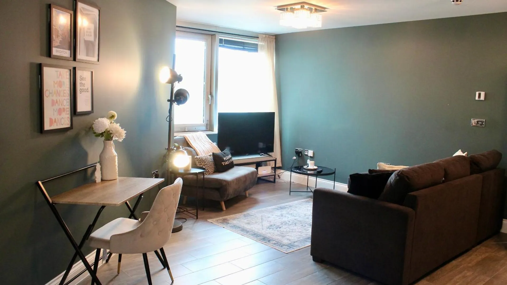 Central Brighton Apartment - 5 Min Walk From Beach And Pier And Within Walking Distance Of The Train Station - Sleeps Up To 6 Guests! United Kingdom